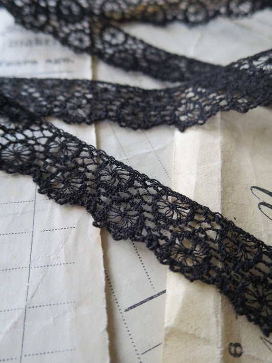 Black English Nottingham Lace- Broderie Anglaise/ Cutwork Circles- 1.7cm
