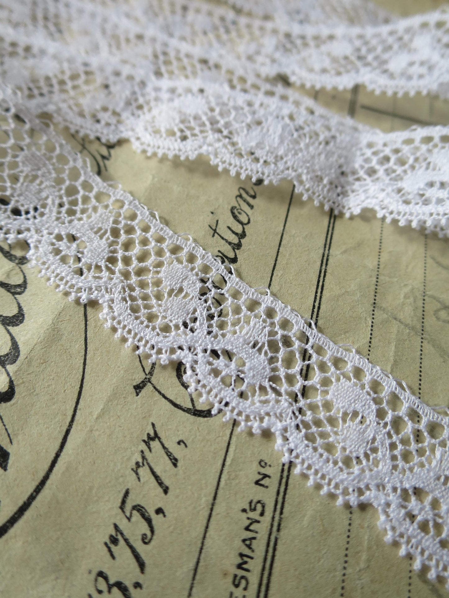 White English Nottingham Lace- Valenciennes Foliage- 1.7cm