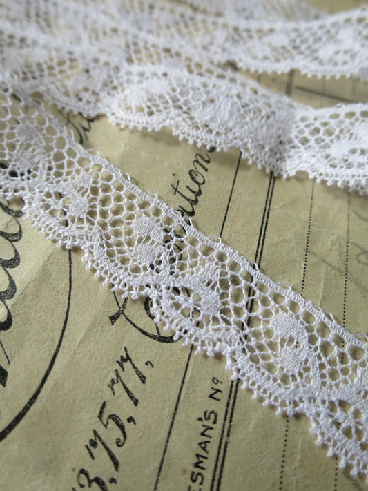 White English Nottingham Lace- Valenciennes Foliage- 1.7cm