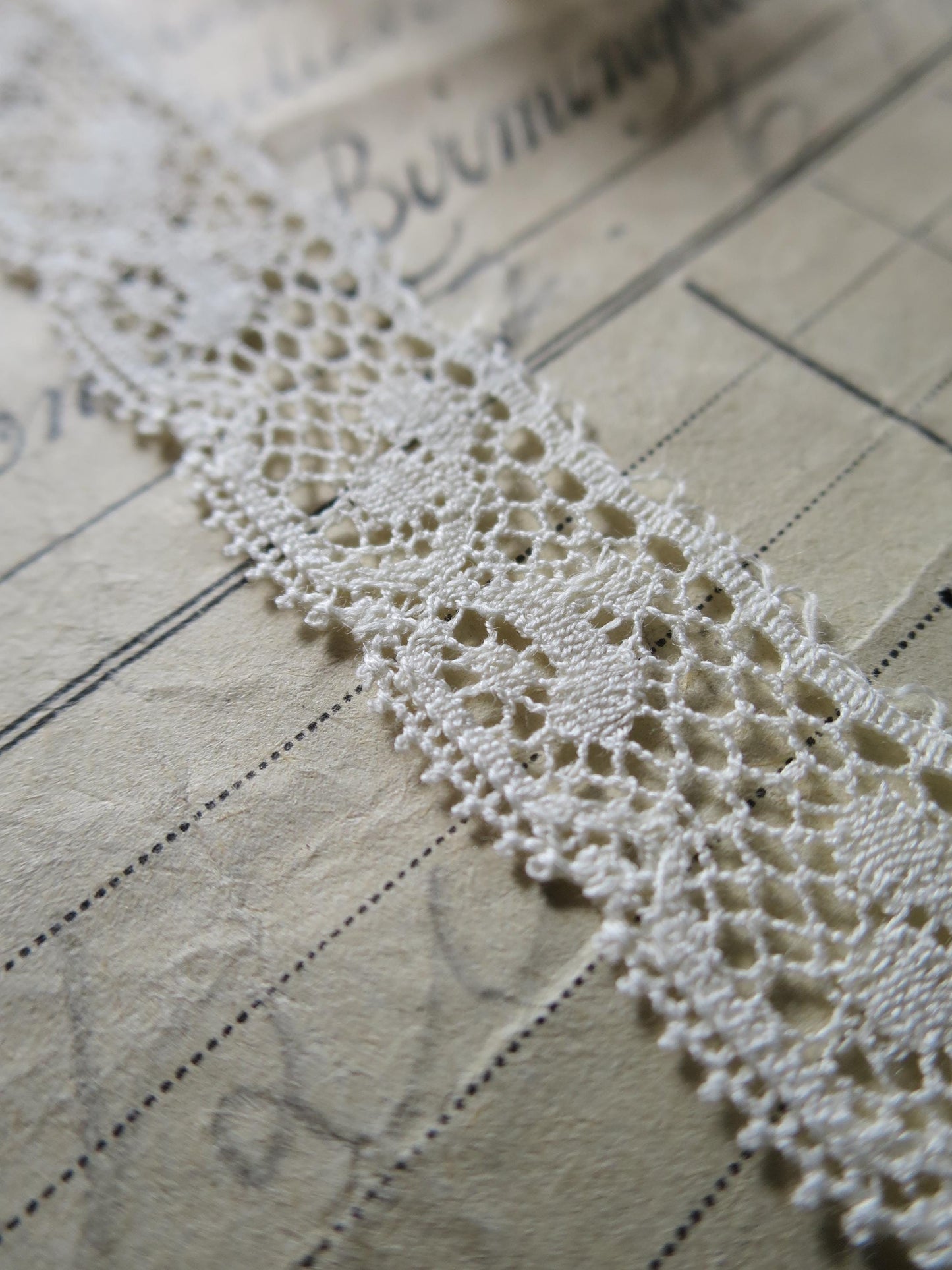 Ecru English Nottingham Lace- Valenciennes Foliage- 1.7cm