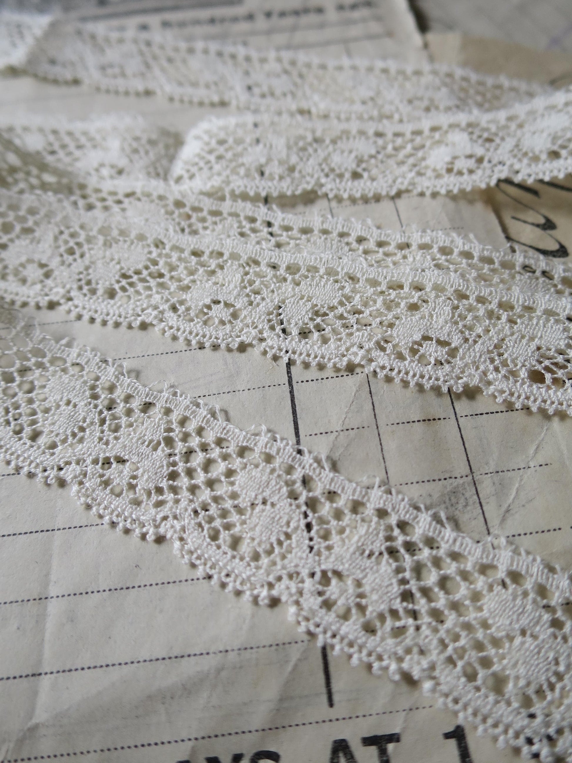 Ecru English Nottingham Lace- Valenciennes Foliage- 1.7cm