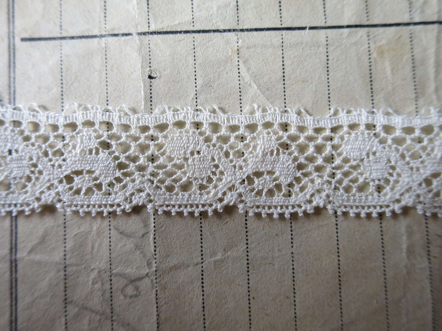Ecru English Nottingham Lace- Valenciennes Foliage- 1.7cm