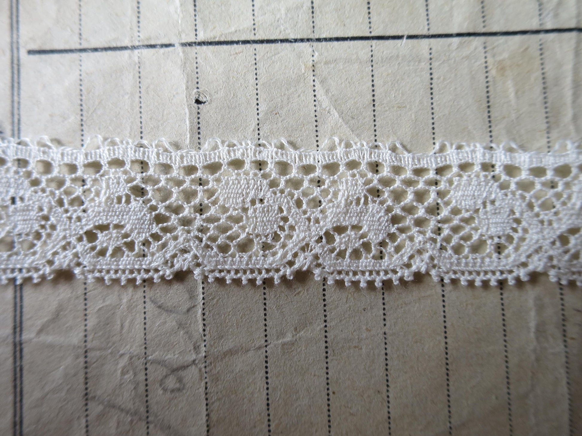 Ecru English Nottingham Lace- Valenciennes Foliage- 1.7cm