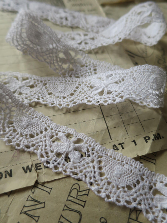 White English Nottingham Cluny Lace- Butterflies & Cartouches- 2.3 cm