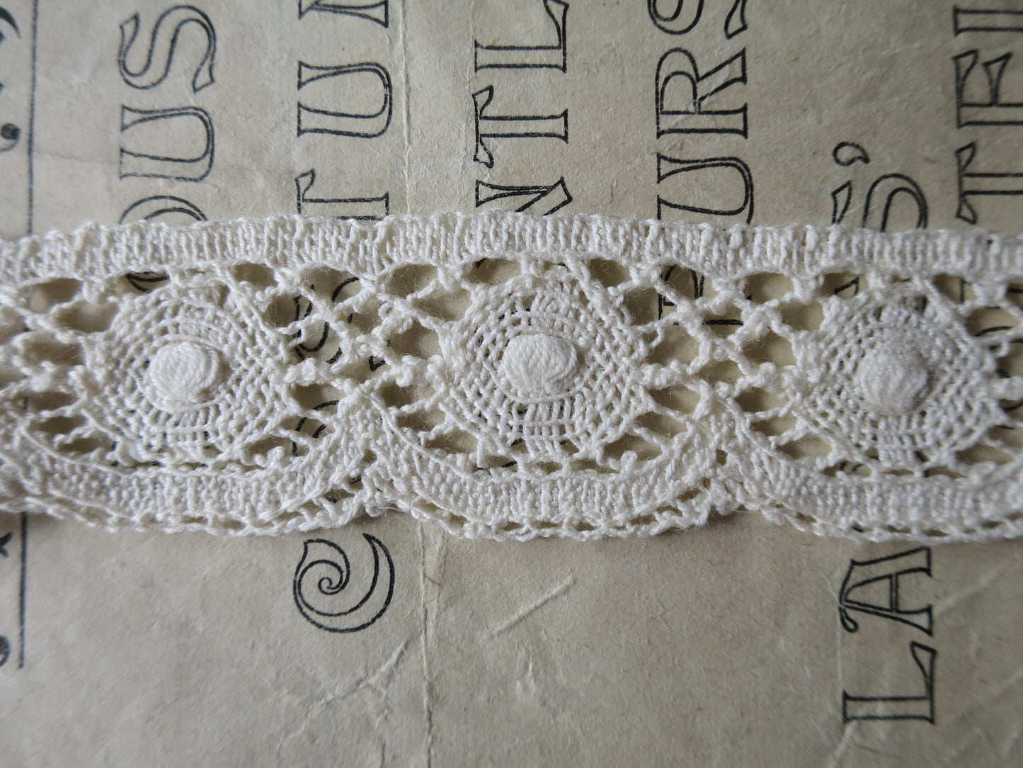 Ecru English Nottingham Cluny Lace- Torchon Circles- 3 cm