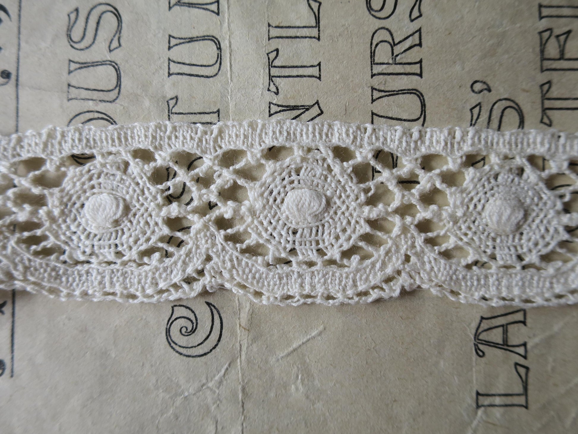 Ecru English Nottingham Cluny Lace- Torchon Circles- 3 cm