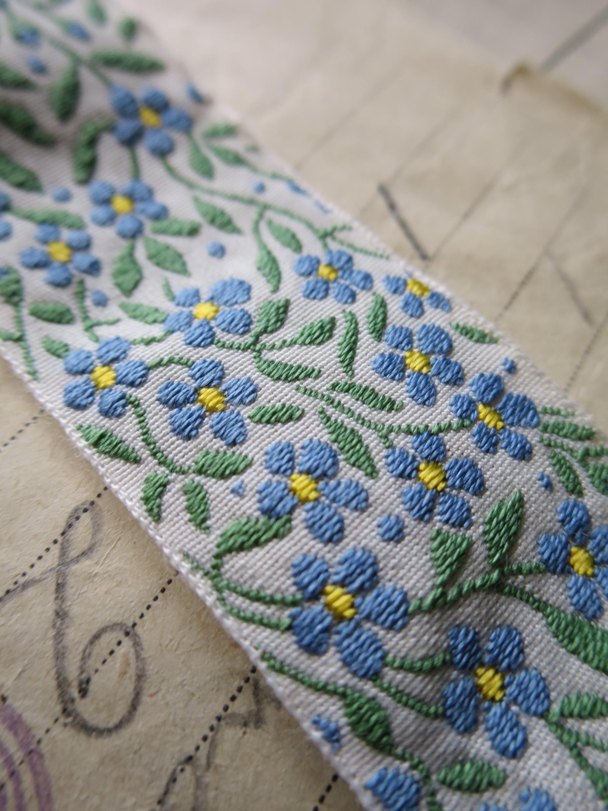Forget-me-nots 25 mm Jacquard Woven Ribbon
