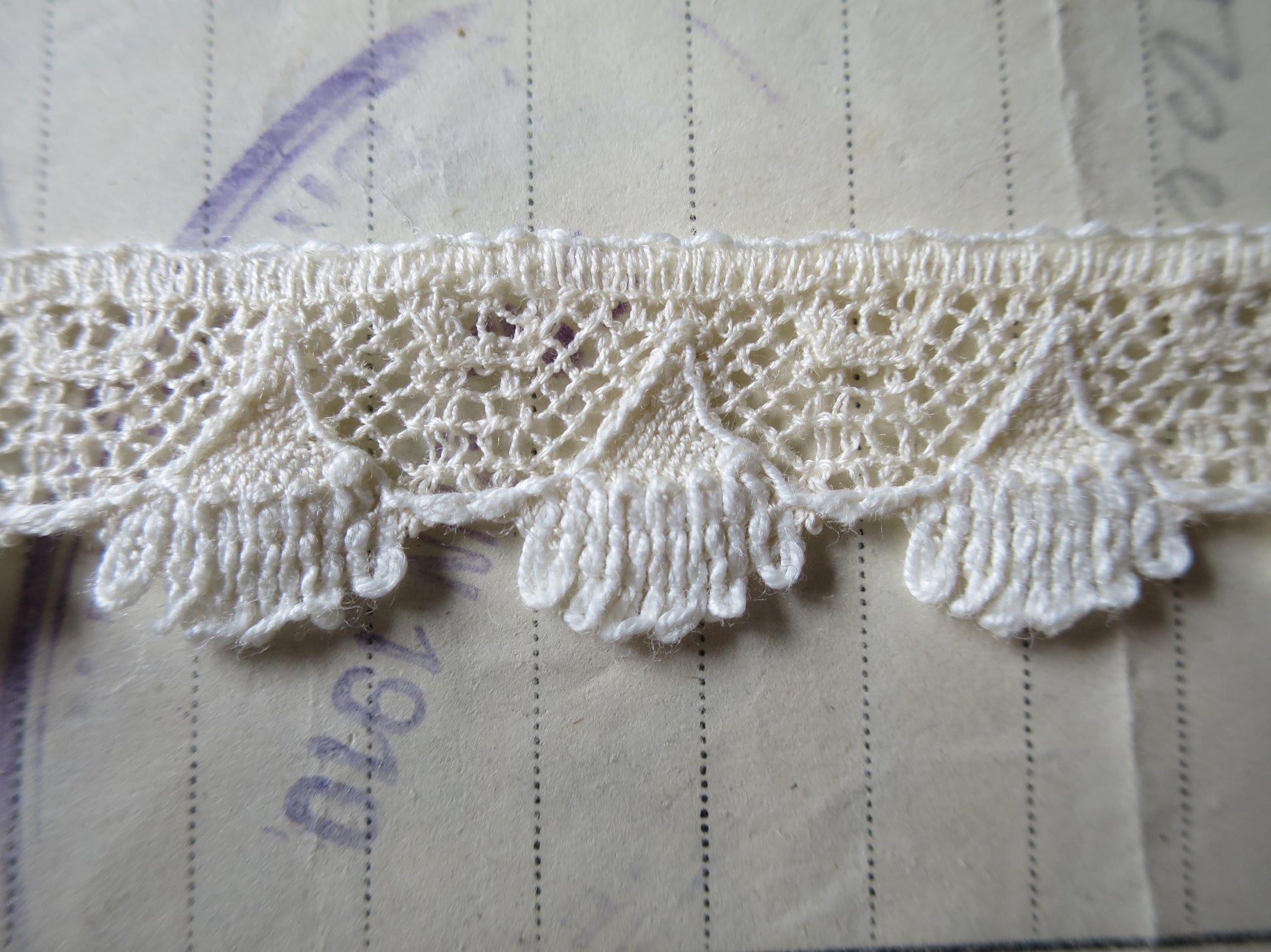 English Nottingham Lace- Arched Fans- 1.7 cm