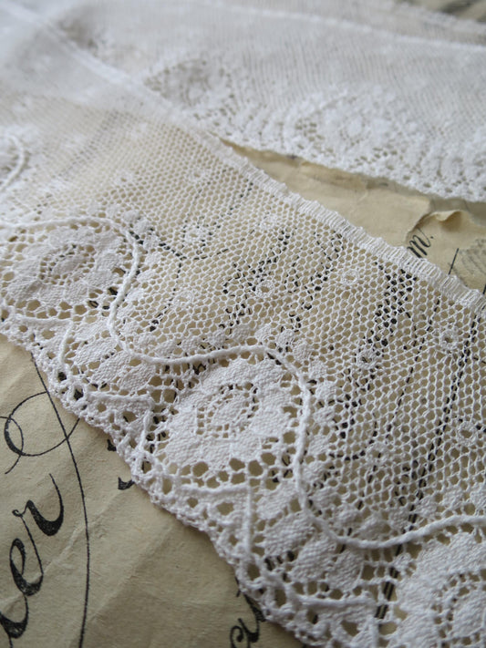 Off White English Nottingham Lace- Fine Bucks Point Flowers- 5.5 cm