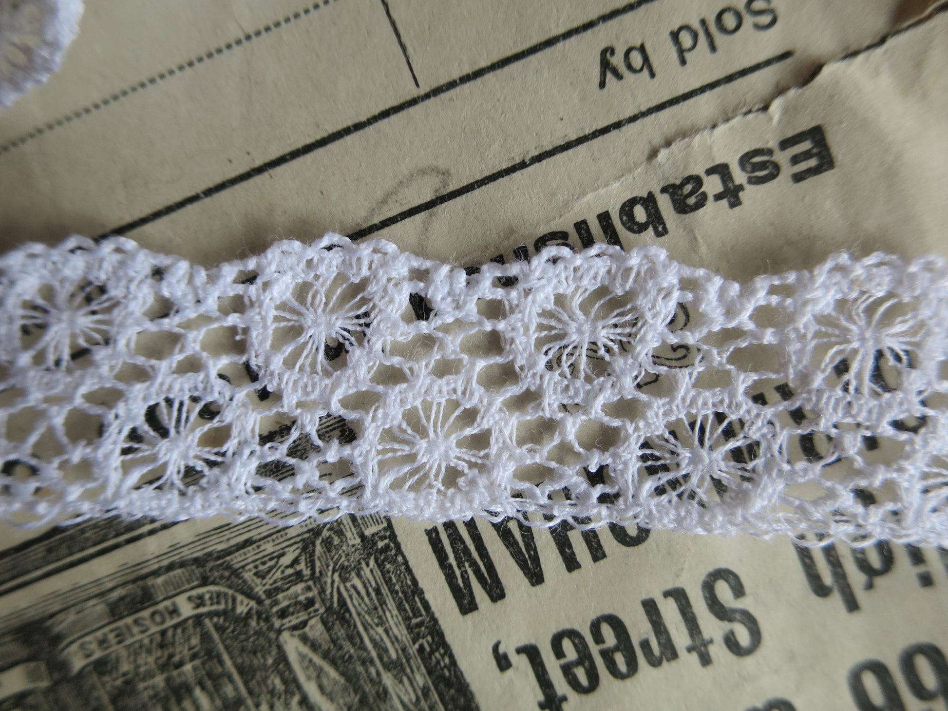 White English Nottingham Lace- Broderie Anglaise/ Cutwork Circles- 1.7cm