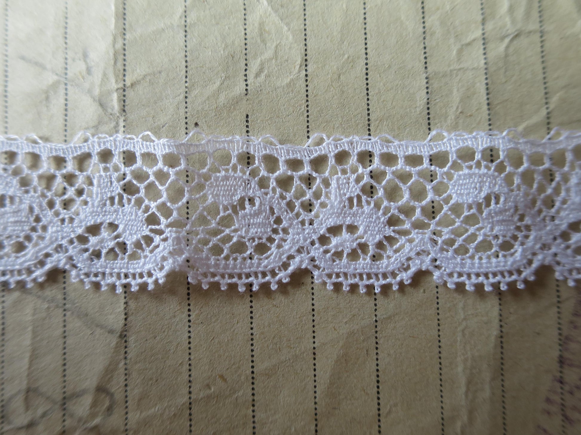 White English Nottingham Lace- Valenciennes Foliage- 1.7cm