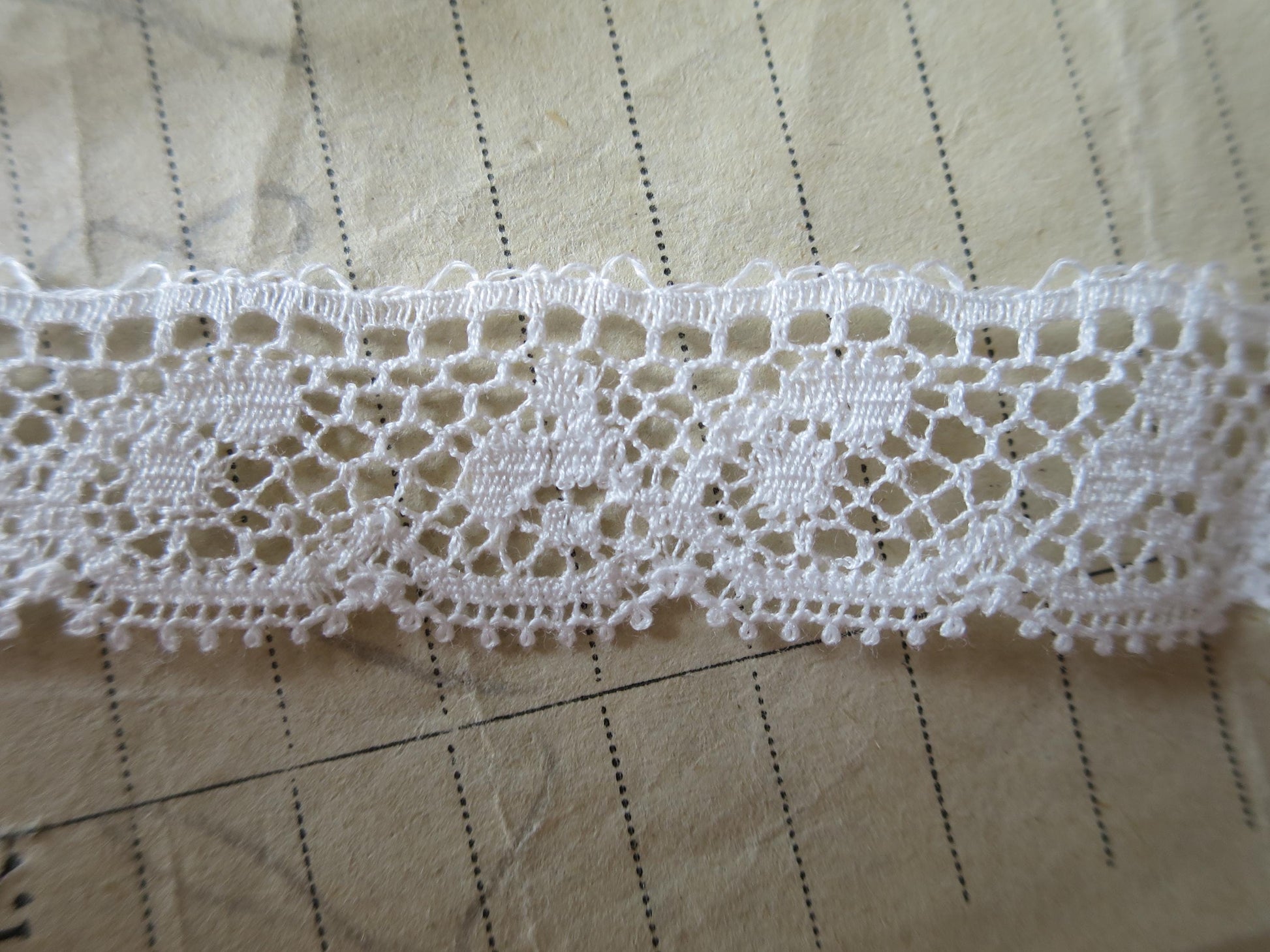 Off White English Nottingham Lace- Valenciennes Foliage- 1.7cm