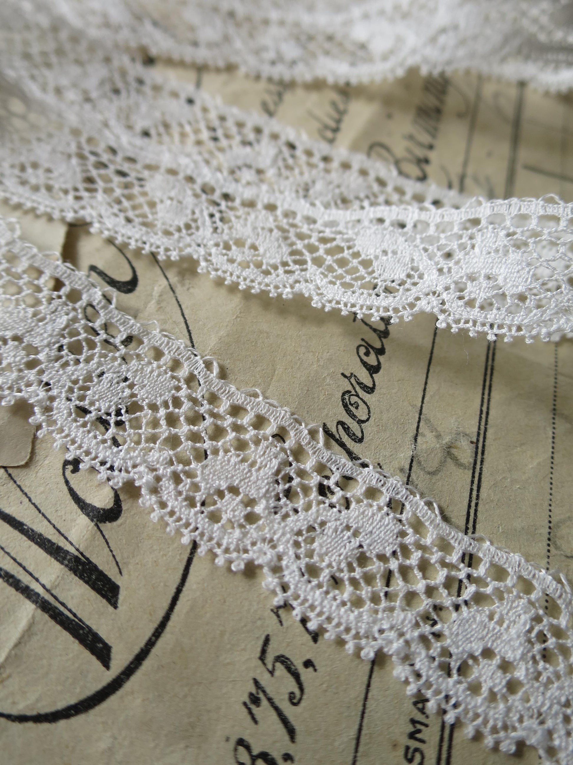 Off White English Nottingham Lace- Valenciennes Foliage- 1.7cm