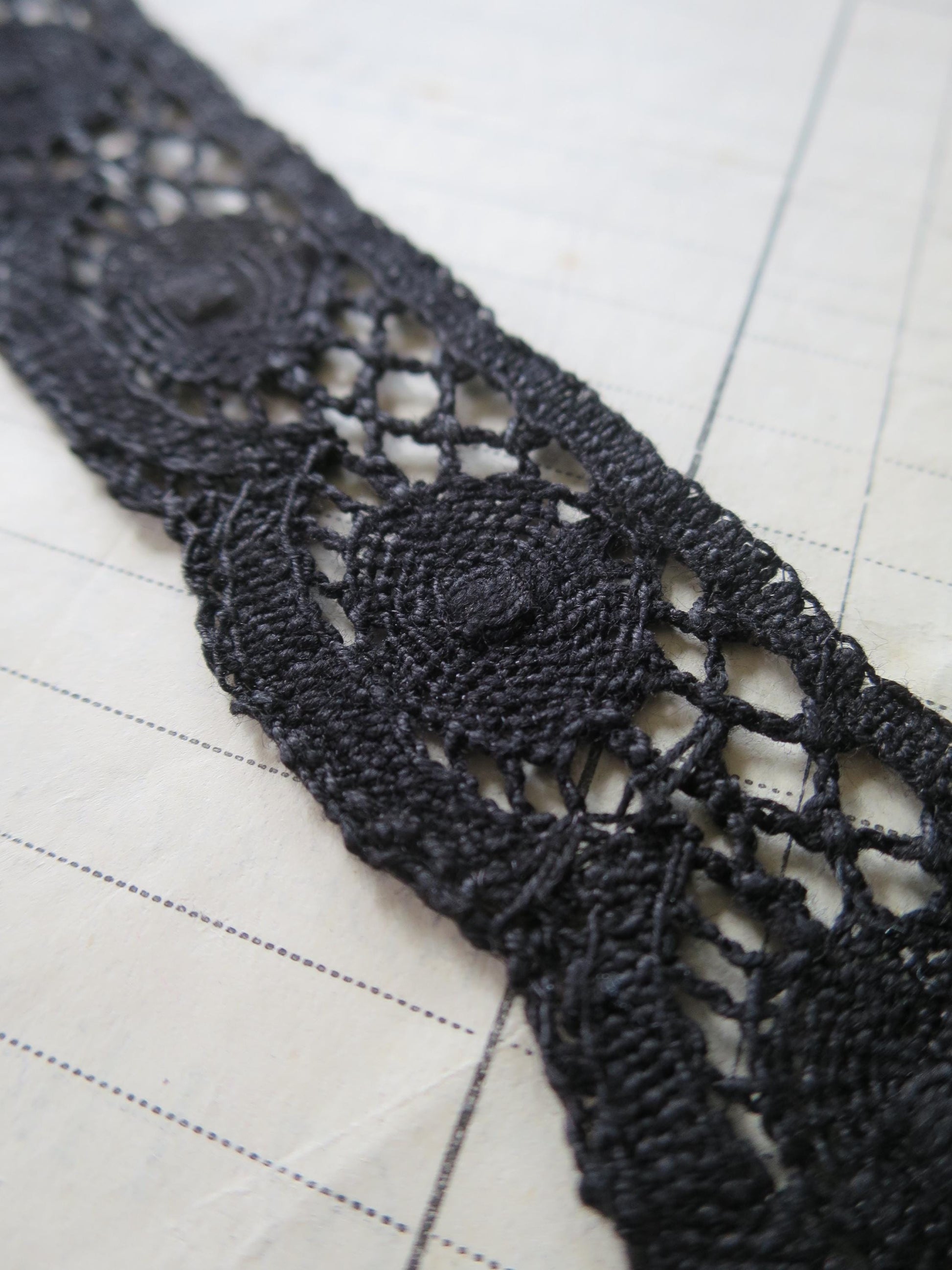 Black English Nottingham Cluny Lace- Torchon Circles- 3 cm