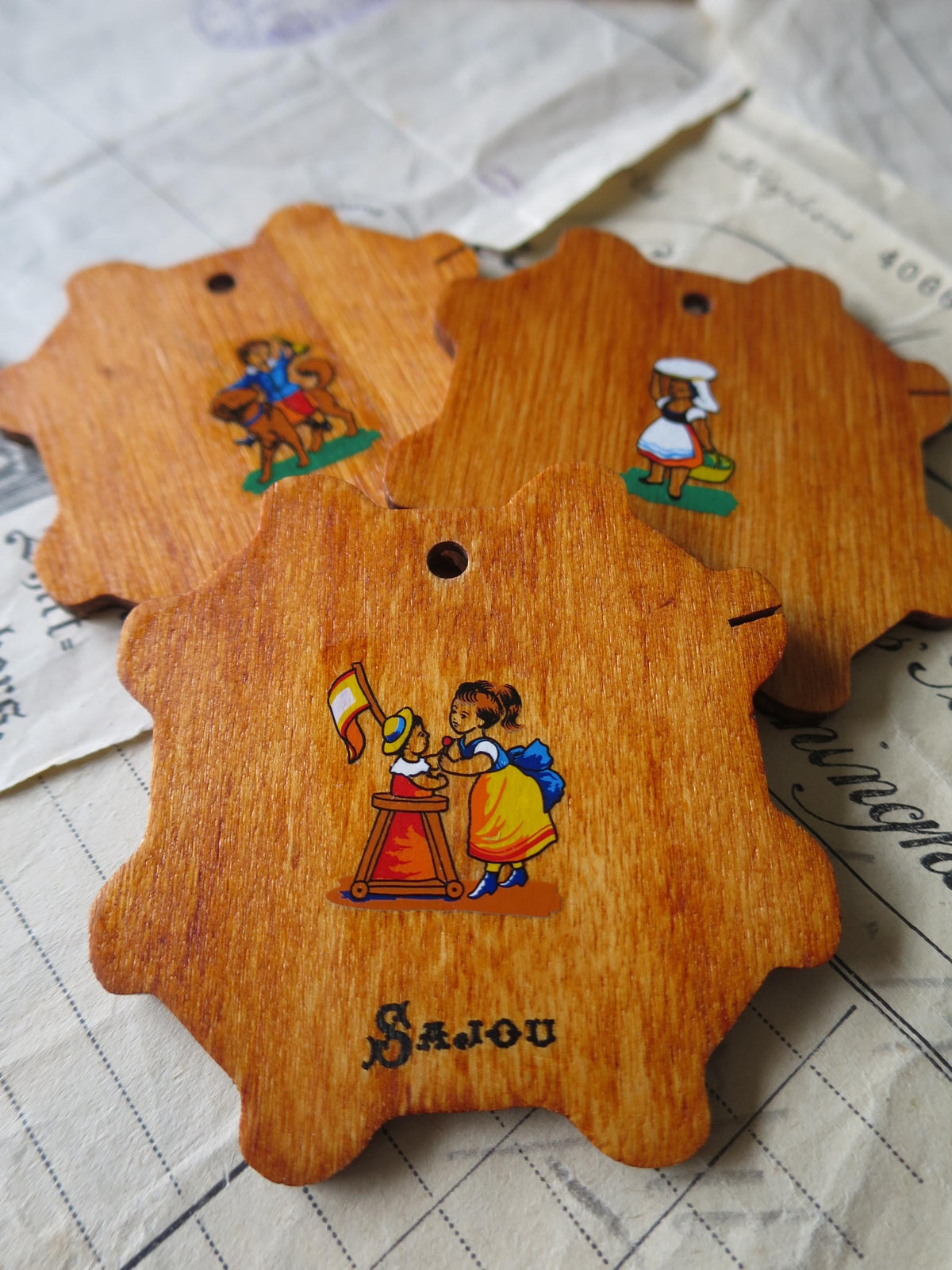 Sajou 3 Wooden Thread Cards- Small Characters