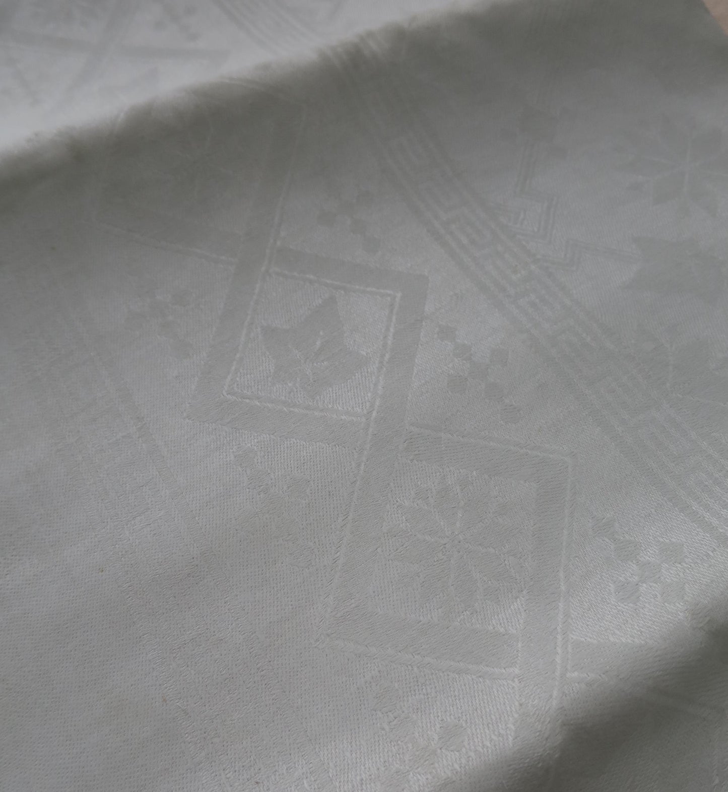 Vintage Irish Linen Damask Table Cloth- Ivy Leaves and Stars- 167 cm/ 66 " Square