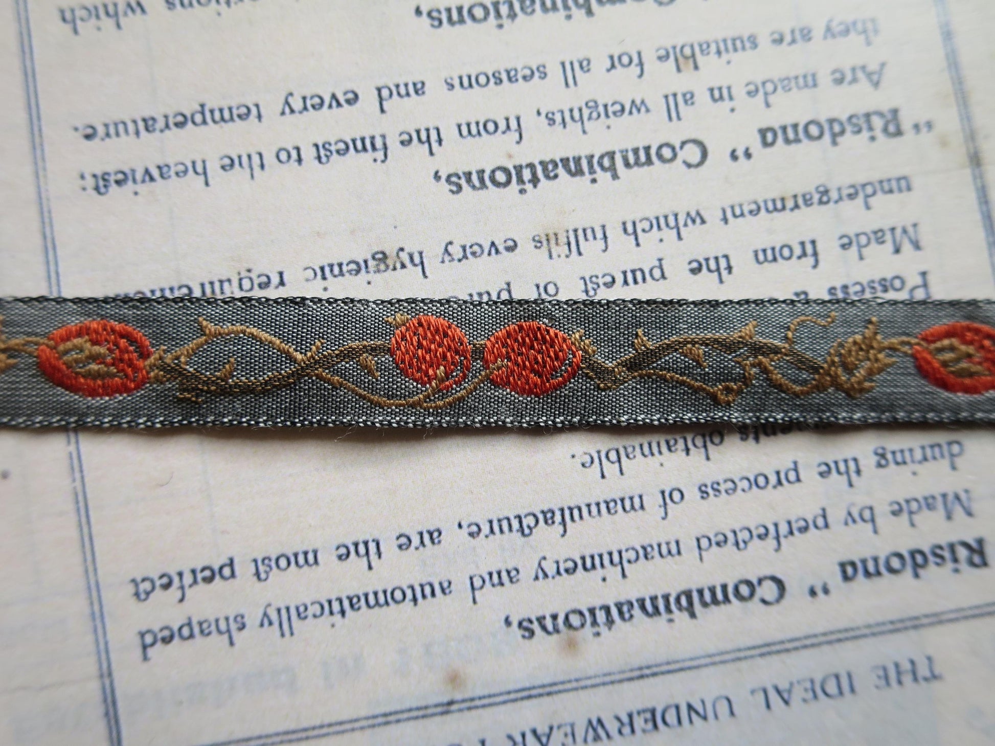 Rose Hips 10 mm Black Jacquard Woven Ribbon- Grey