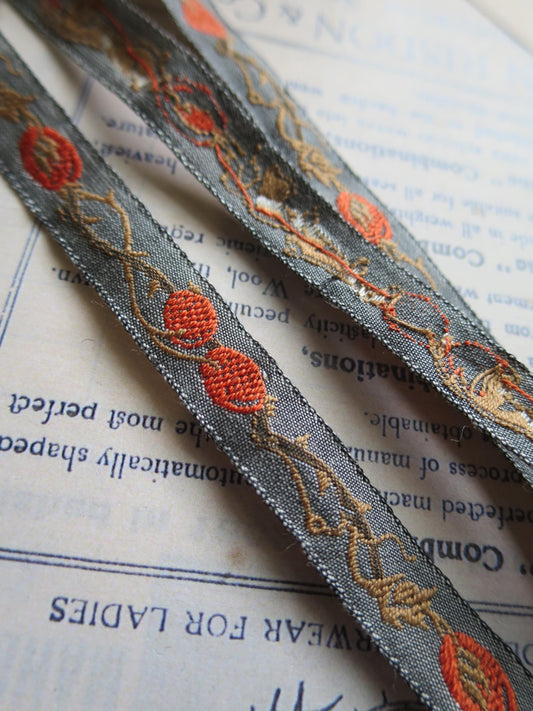 Rose Hips 10 mm Black Jacquard Woven Ribbon- Grey