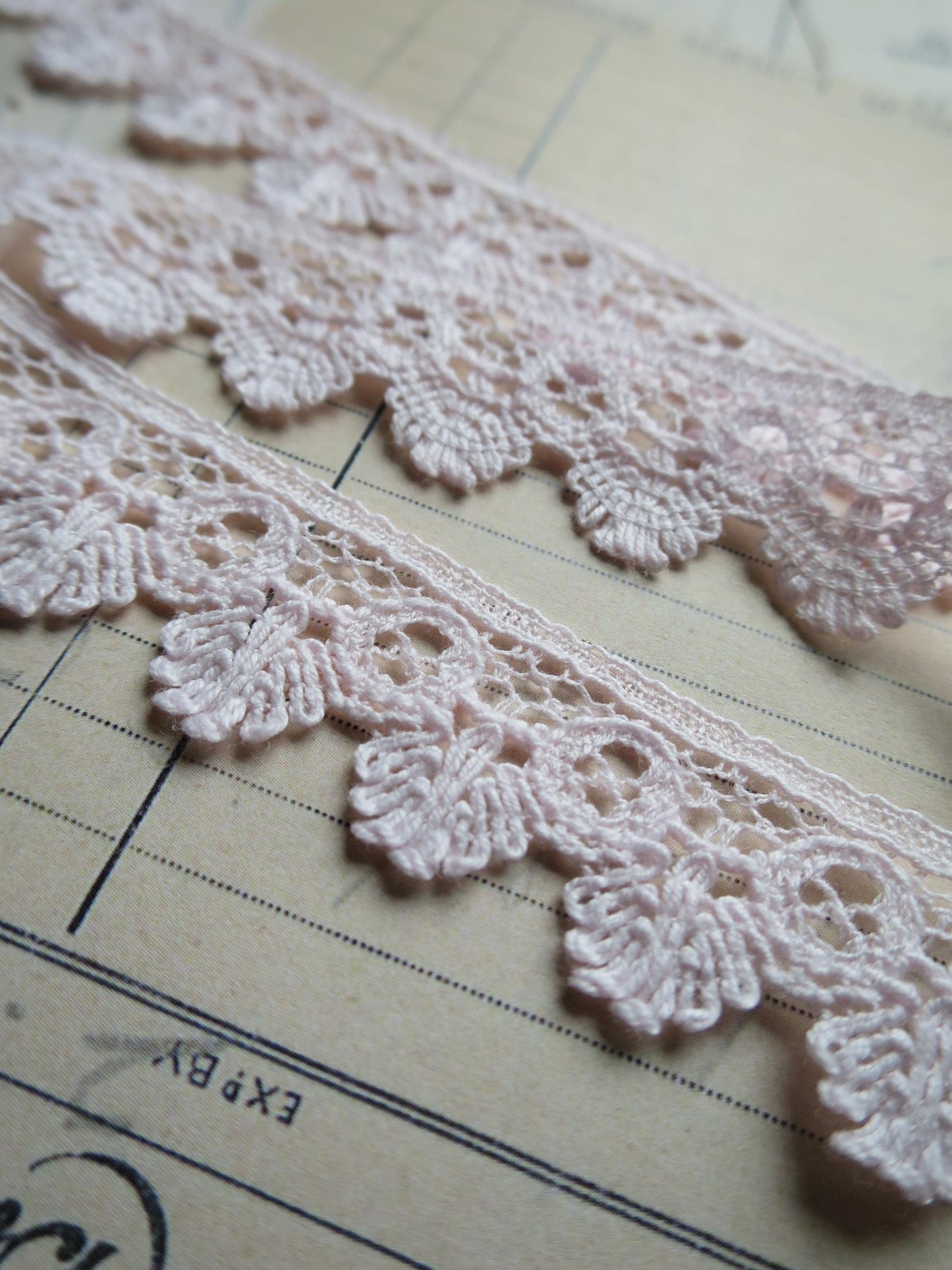 English Nottingham Lace- Bucks Fans- 1.8 cm