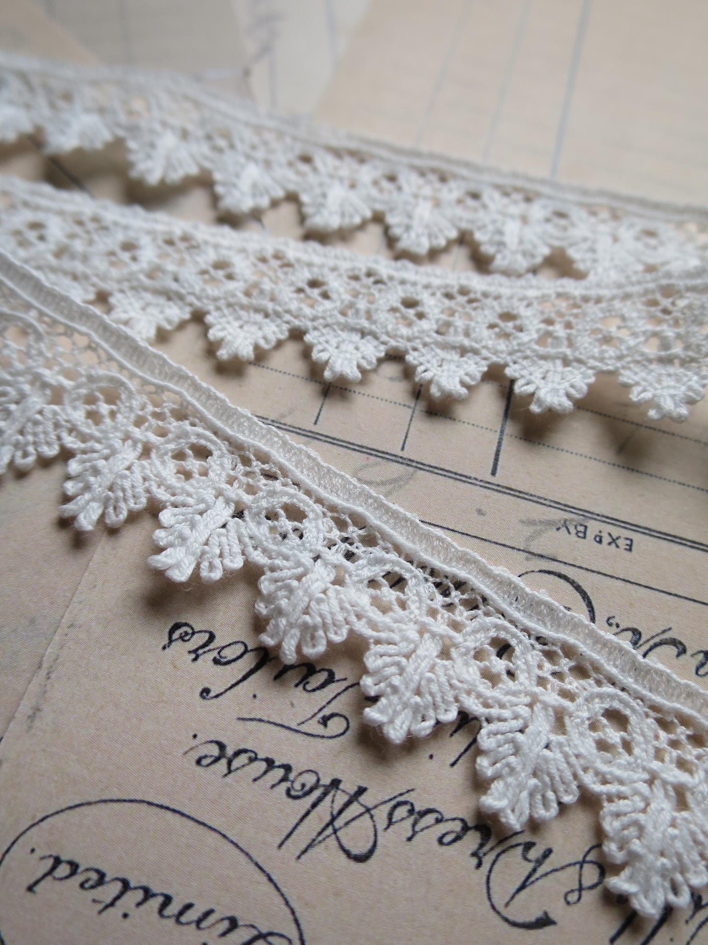 English Nottingham Lace- Bucks Fans- 1.8 cm