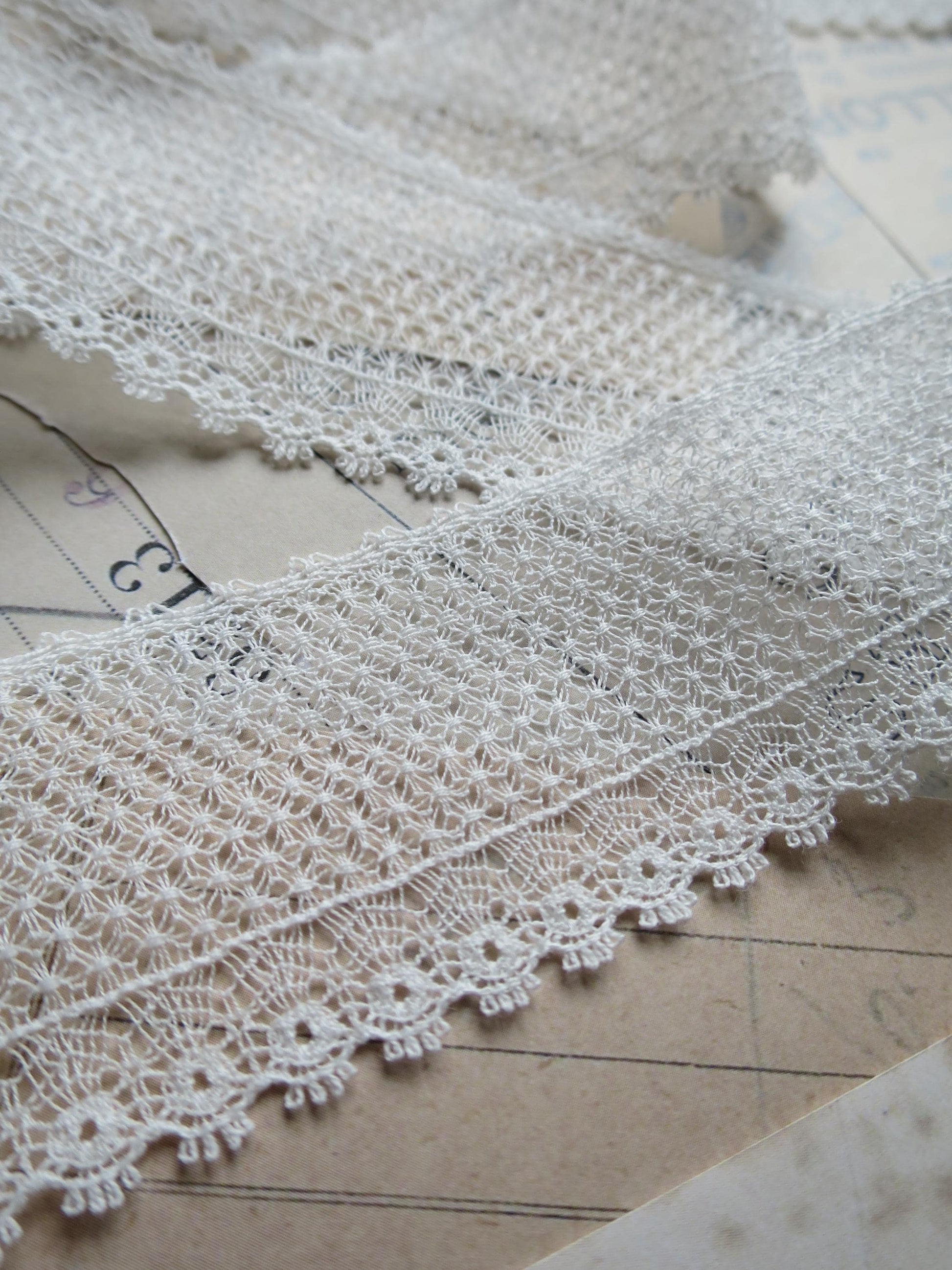 White English Nottingham Lace- Delicate Lace- 3.7 cm