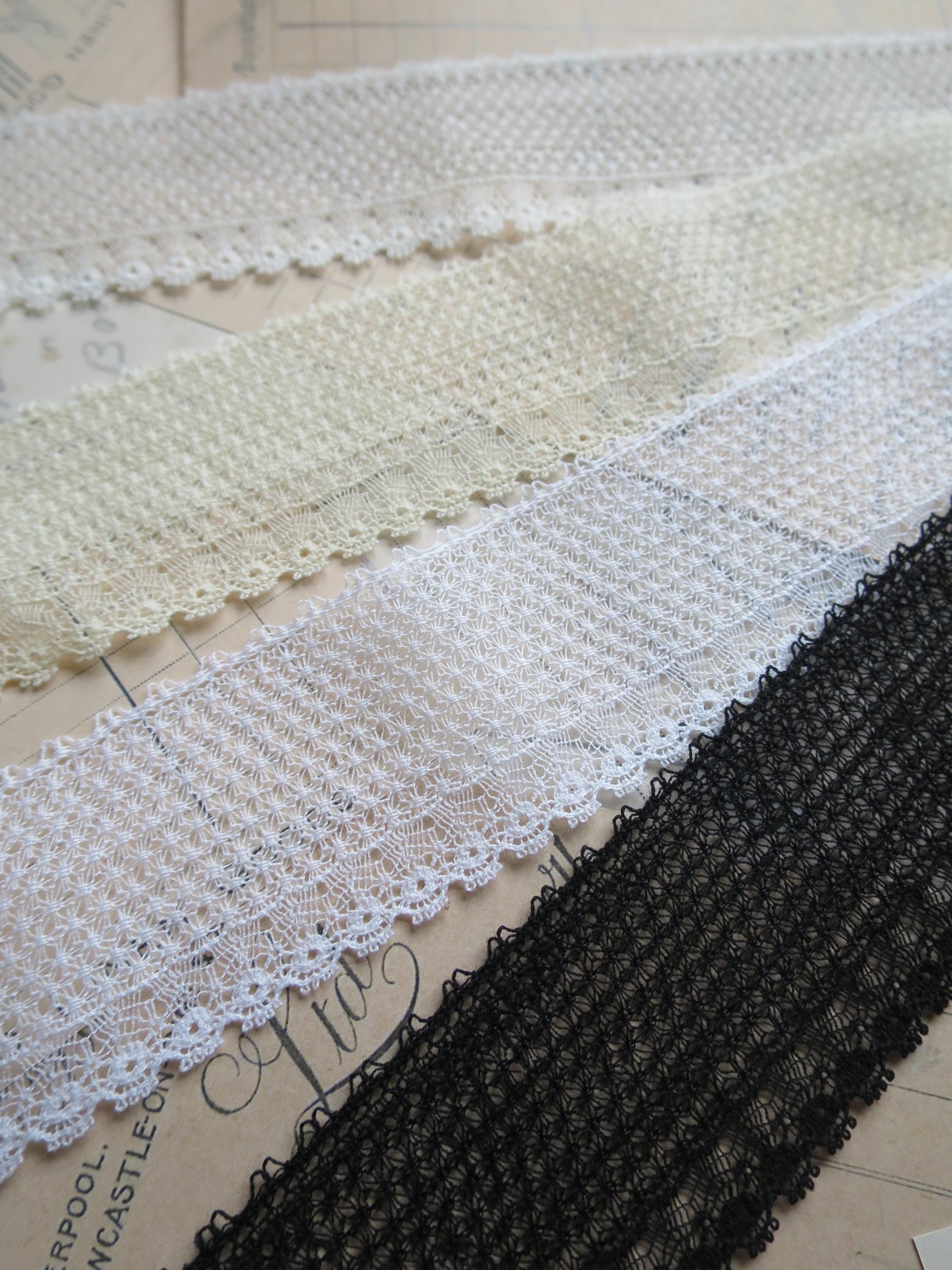 Nottingham lace Delicate Lace 3.7 cm design
