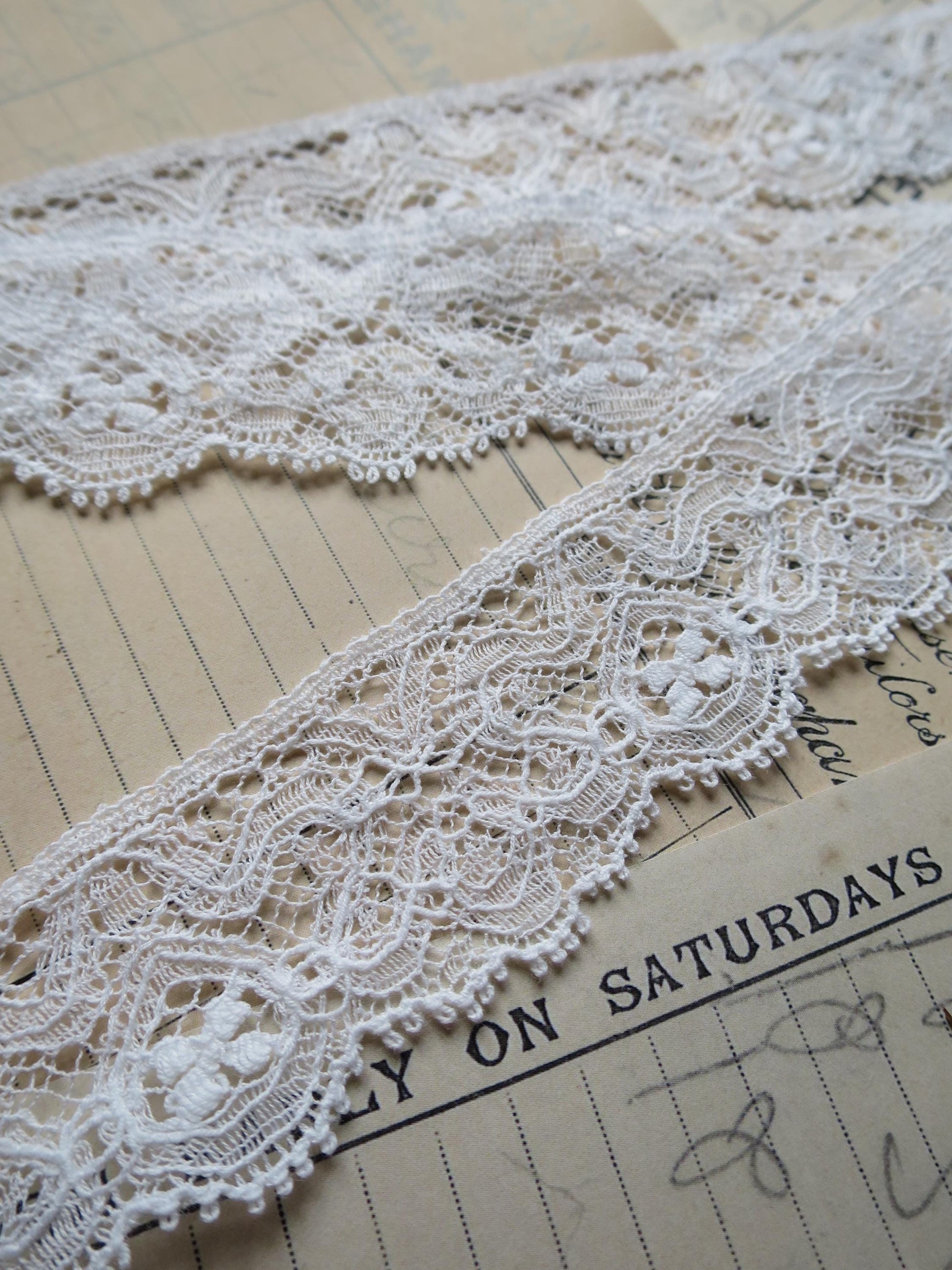 English Nottingham Lace- Intricate Frothy Guipure- 3.7 cm