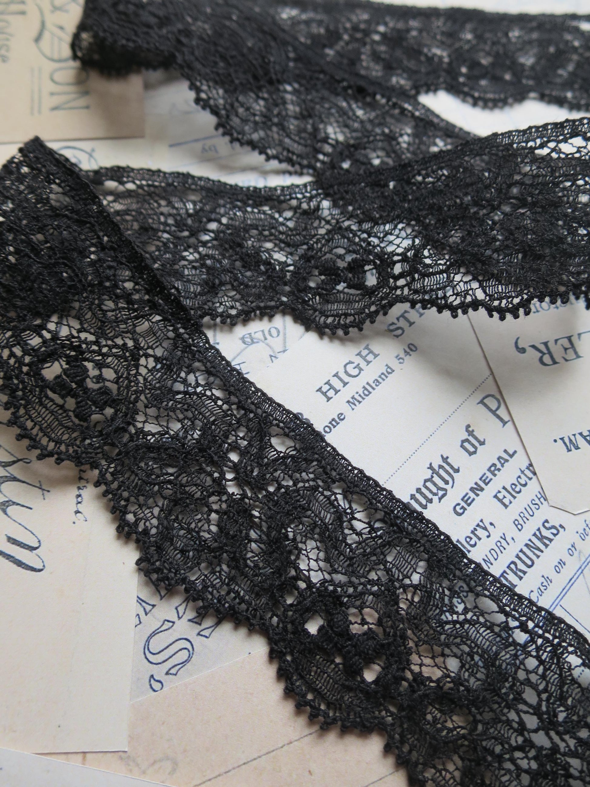 English Nottingham Lace- Intricate Frothy Guipure- 3.7 cm