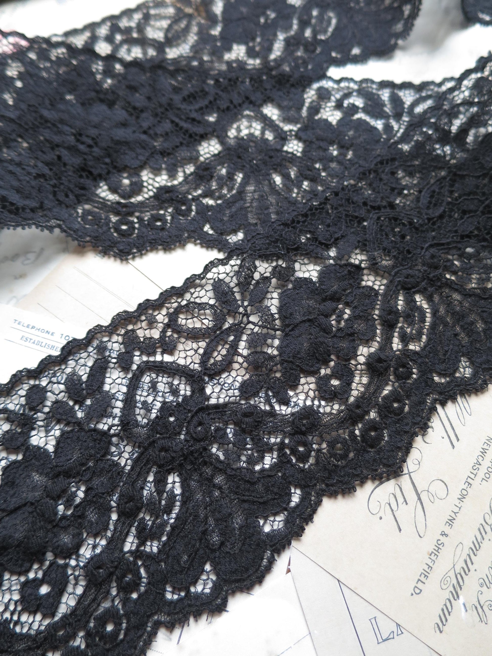 English Nottingham Lace- Intricate Frothy Floral Guipure Trim- 9 cm