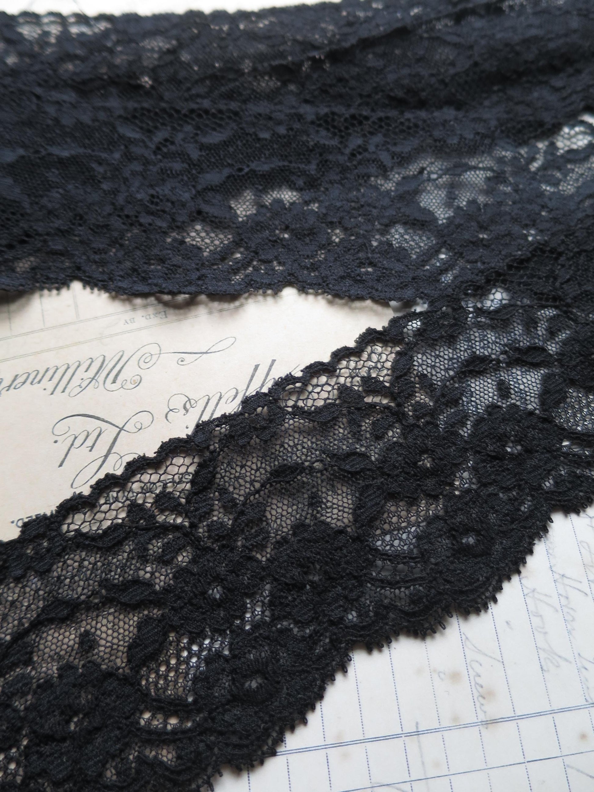 English Nottingham Lace- Frothy Floral Roses Swags Point Lace- 7cm