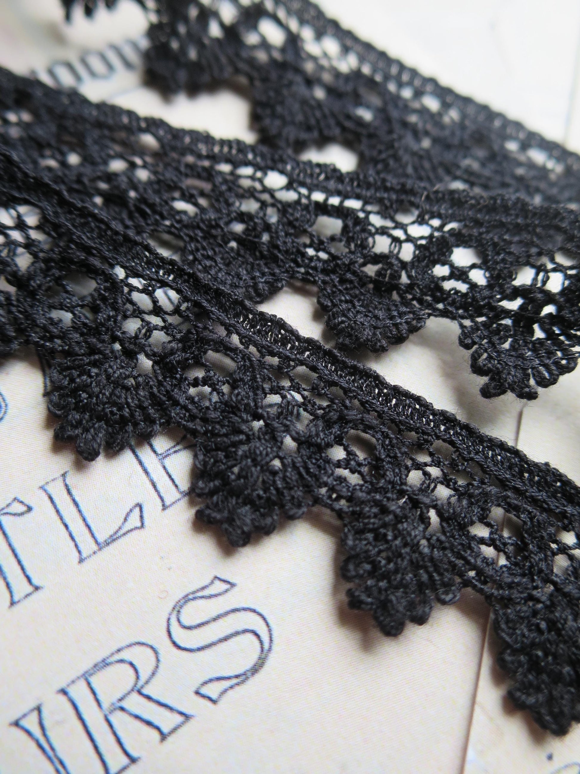 English Nottingham Lace- Bucks Fans- 1.8 cm