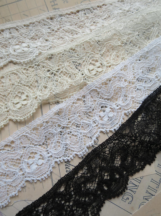 English Nottingham Lace- Intricate Frothy Guipure- 3.7 cm