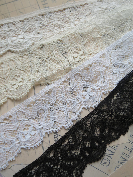 English Nottingham Lace- Intricate Frothy Guipure- 3.7 cm