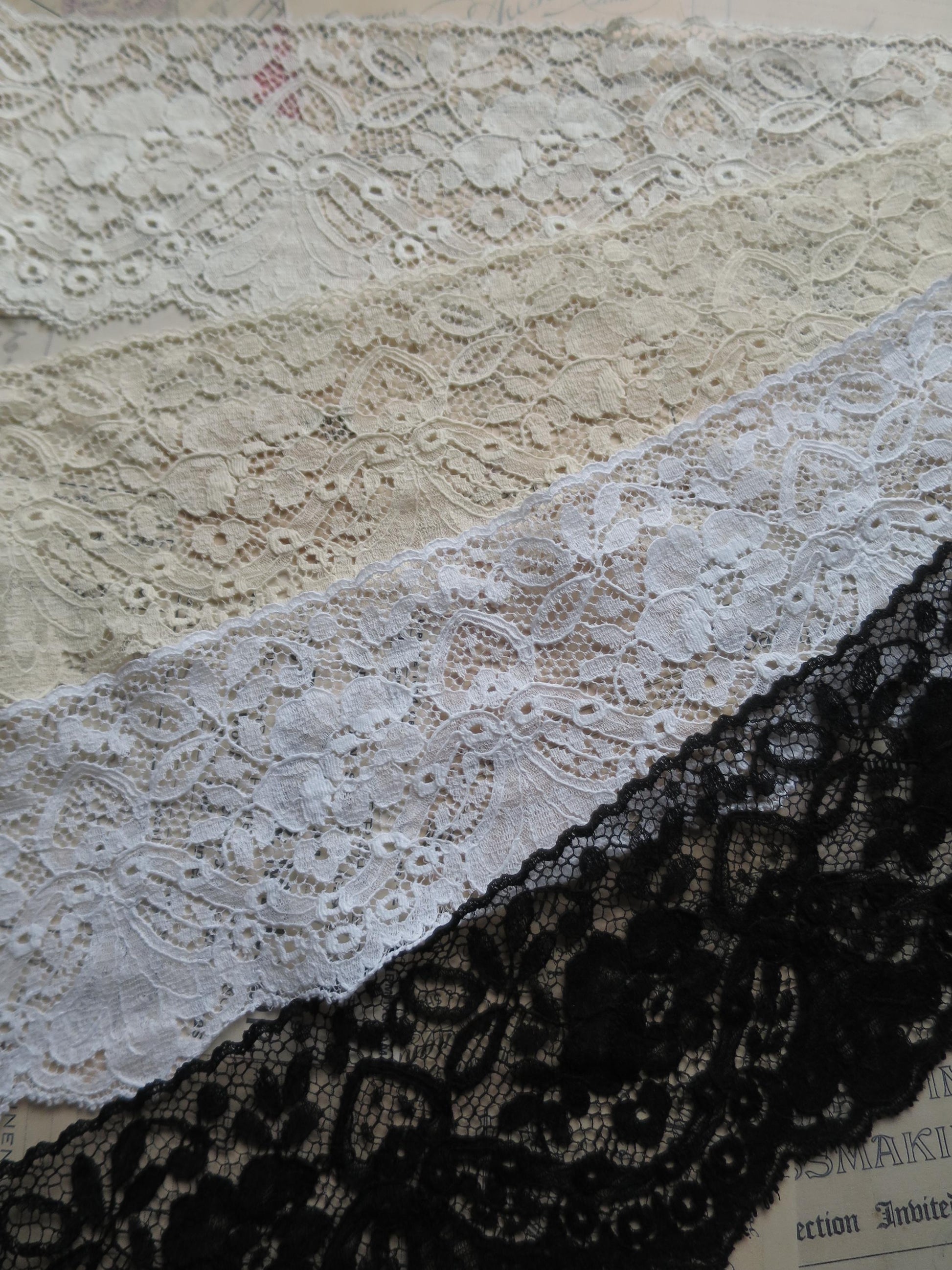 English Nottingham Lace- Intricate Frothy Floral Guipure Trim- 9 cm