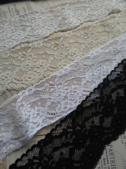 English Nottingham Lace- Frothy Floral Roses Swags Point Lace- 7cm