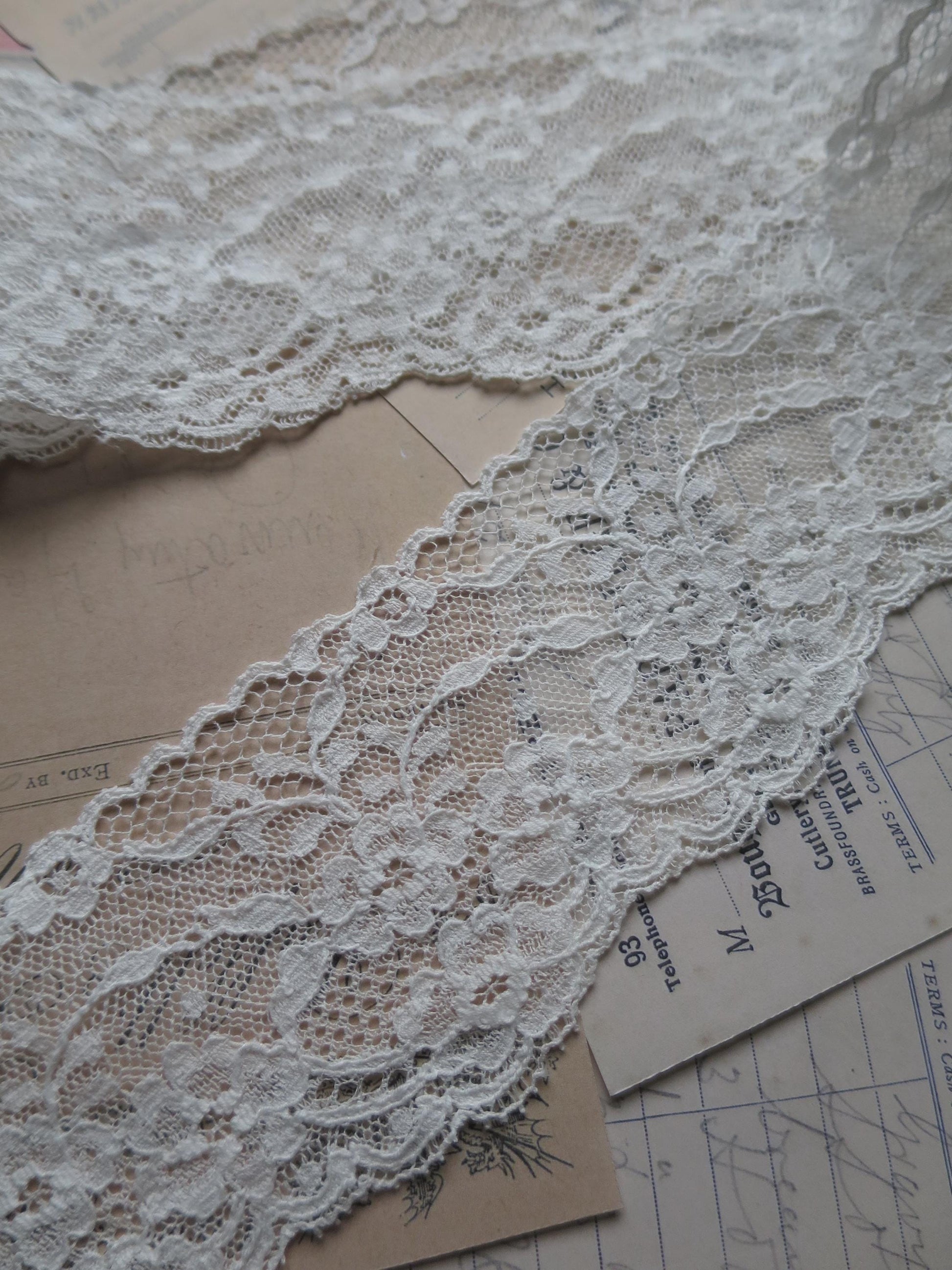 English Nottingham Lace- Frothy Floral Roses Swags Point Lace- 7cm
