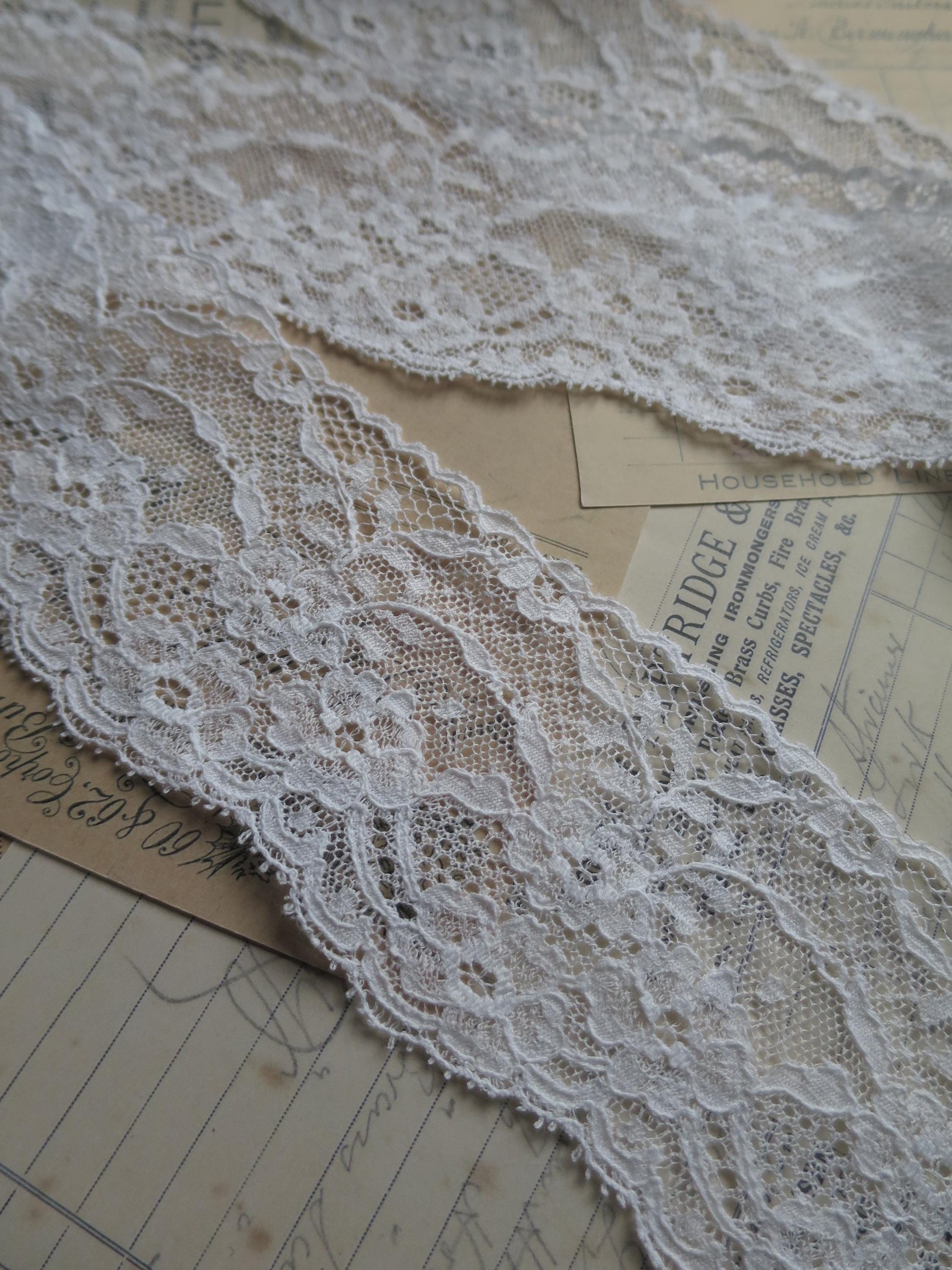 English Nottingham Lace- Frothy Floral Roses Swags Point Lace- 7cm
