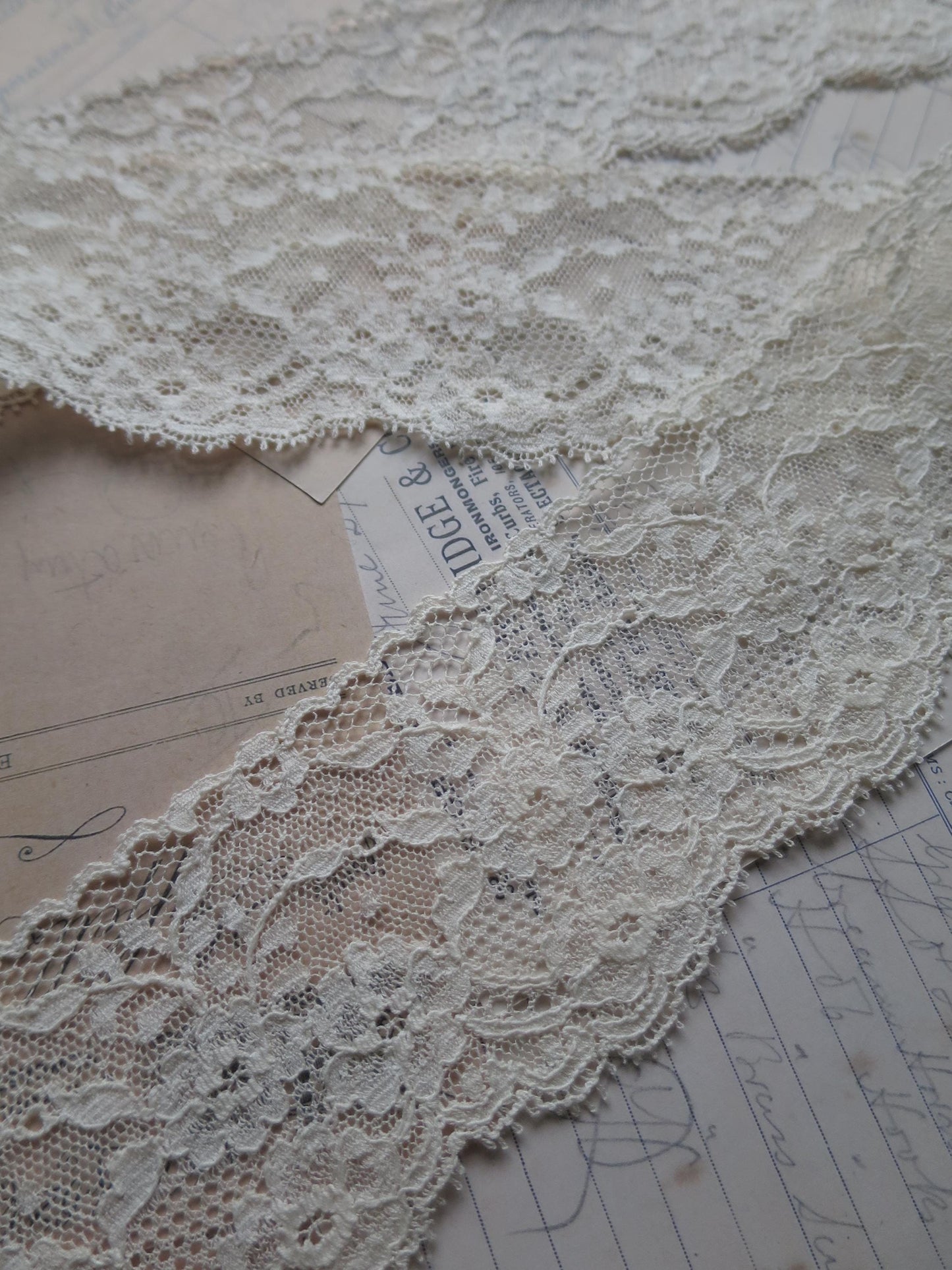 English Nottingham Lace- Frothy Floral Roses Swags Point Lace- 7cm