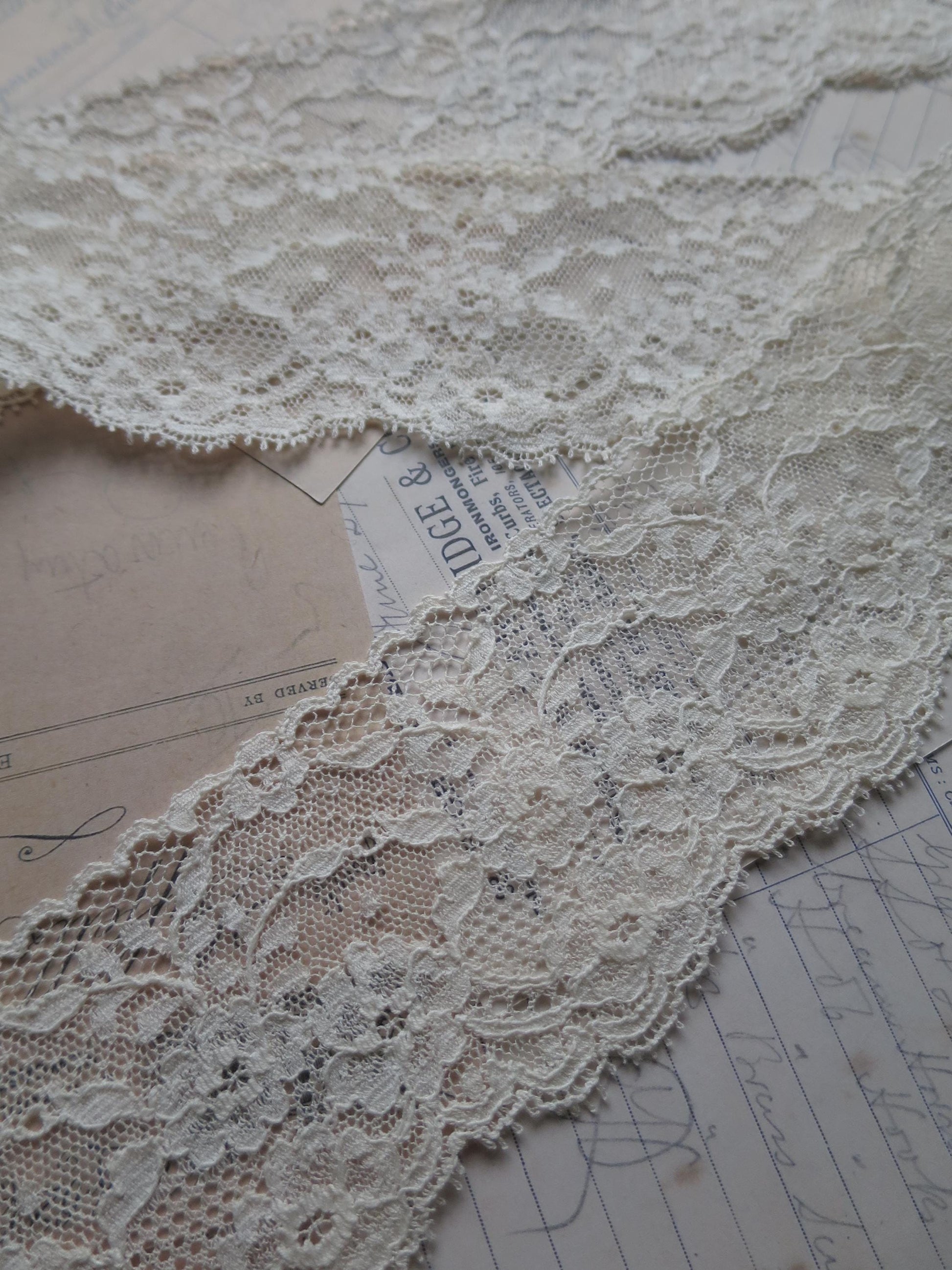 English Nottingham Lace- Frothy Floral Roses Swags Point Lace- 7cm