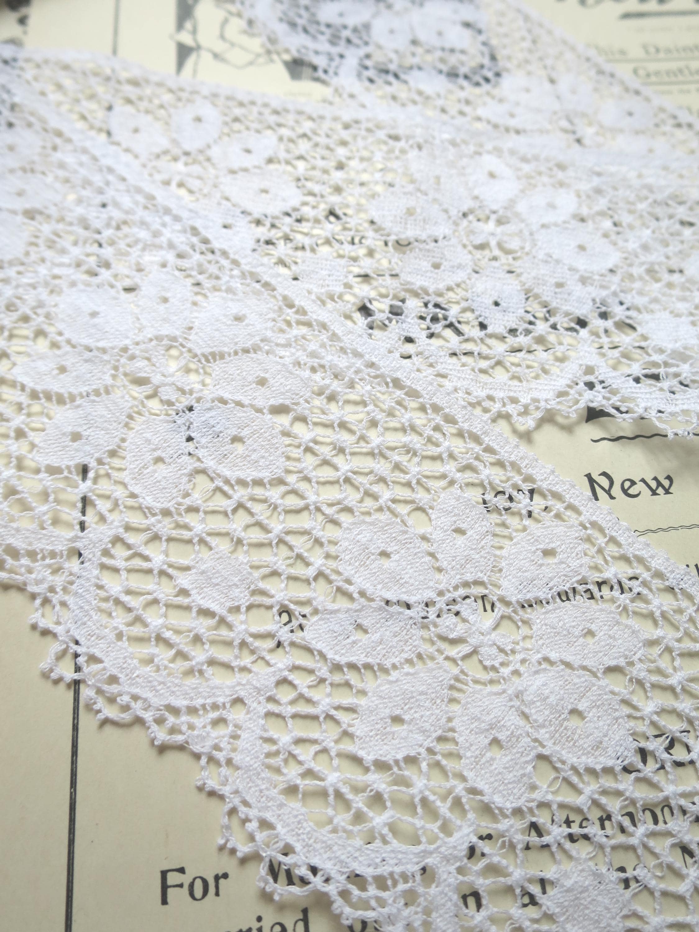 White English Nottingham Lace- Floral Flat Point Lace- 7.5 cm