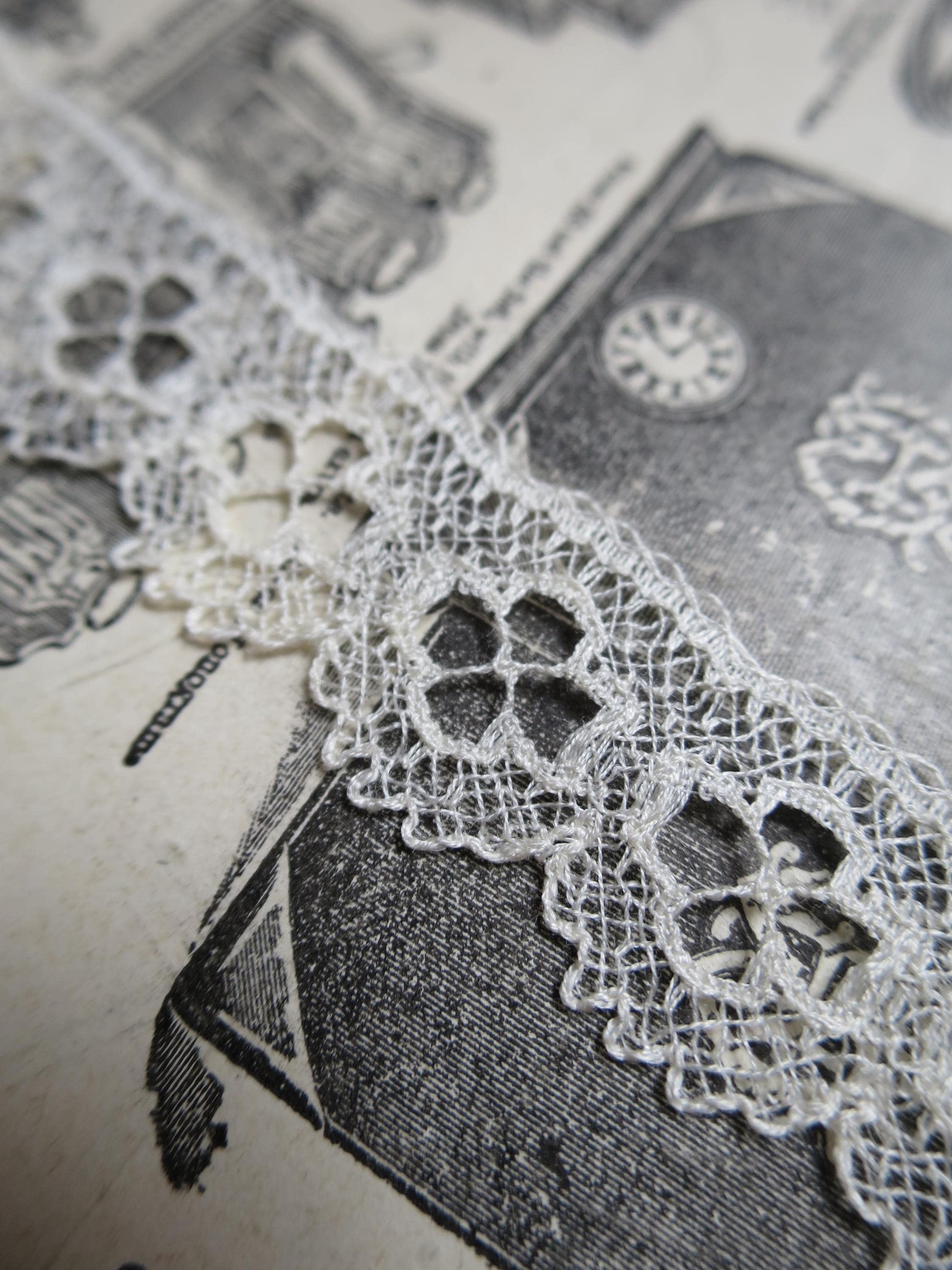 Ecru English Nottingham Lace- Bucks Point Clover Eyelets- 1.7 cm