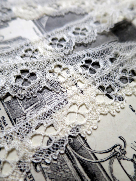 Ecru English Nottingham Lace- Bucks Point Clover Eyelets- 1.7 cm
