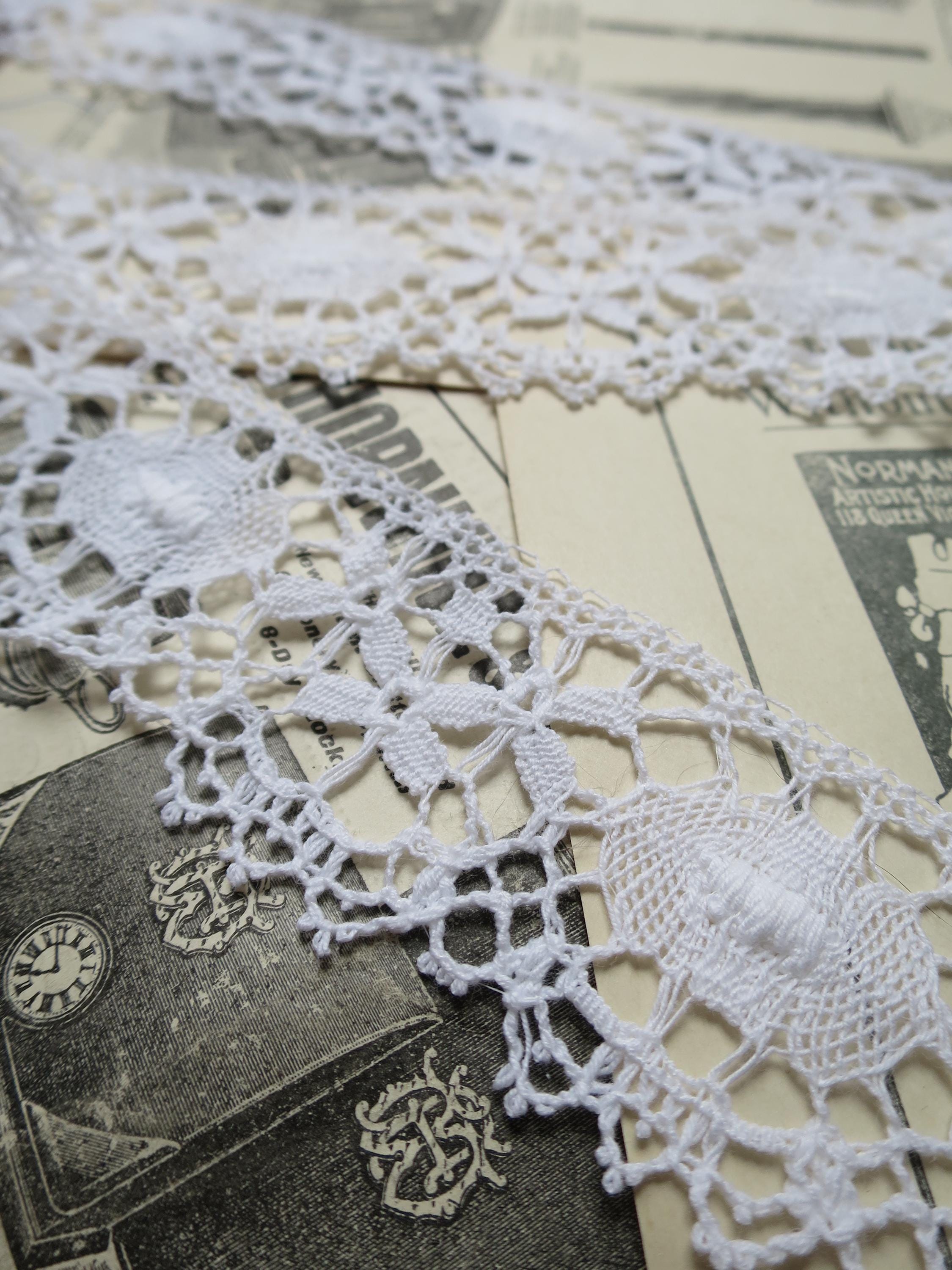 White English Nottingham Cluny Lace- Traditional Torchon- 4.3 cm