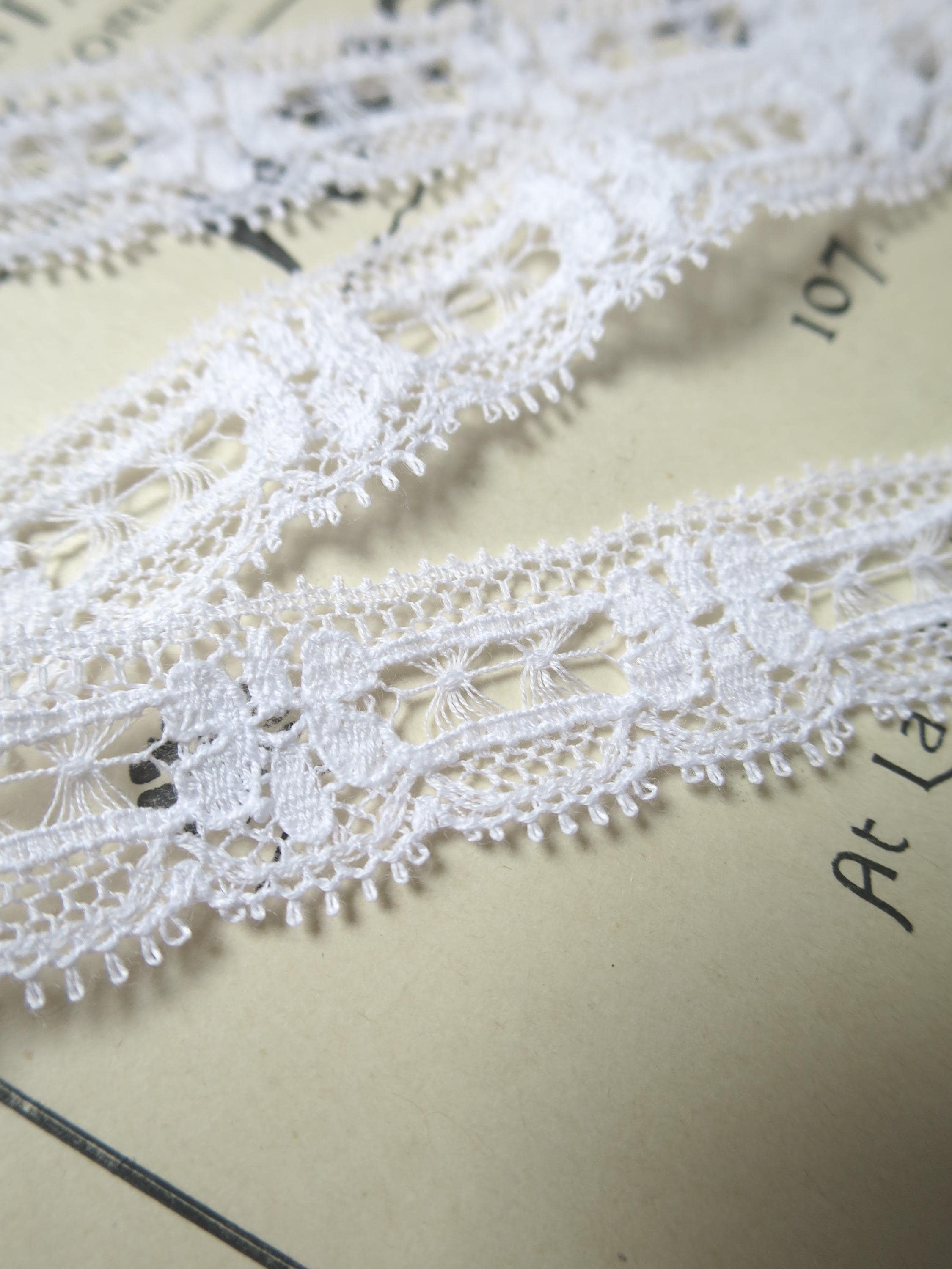 White English Nottingham Lace- Floral & Openwork Point Lace- 1.7 cm