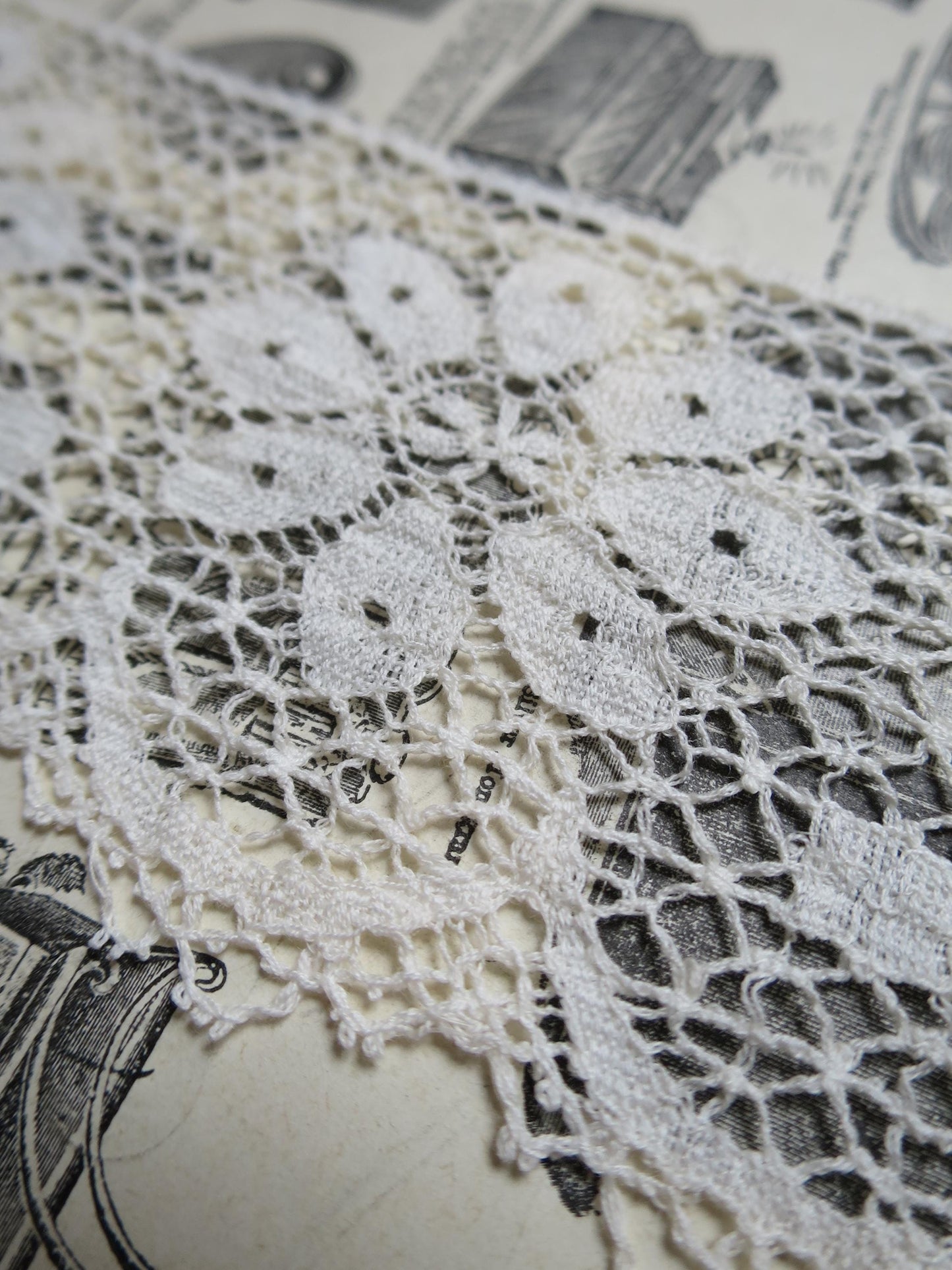 Ecru English Nottingham Lace- Floral Flat Point Lace- 7.5 cm