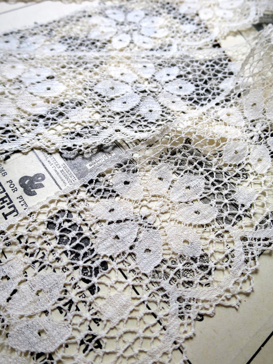 Ecru English Nottingham Lace- Floral Flat Point Lace- 7.5 cm