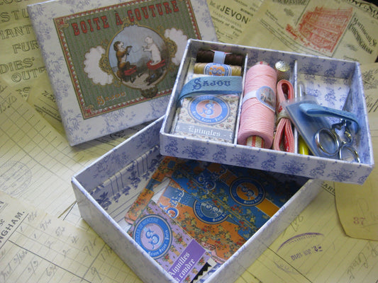 Sajou Sewing Box- Cat and Dog Winding Wool