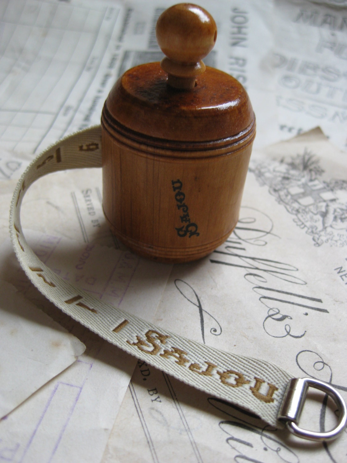 Sajou Hornbeam Wooden Tape Measure & Pin Cushion- Ecru
