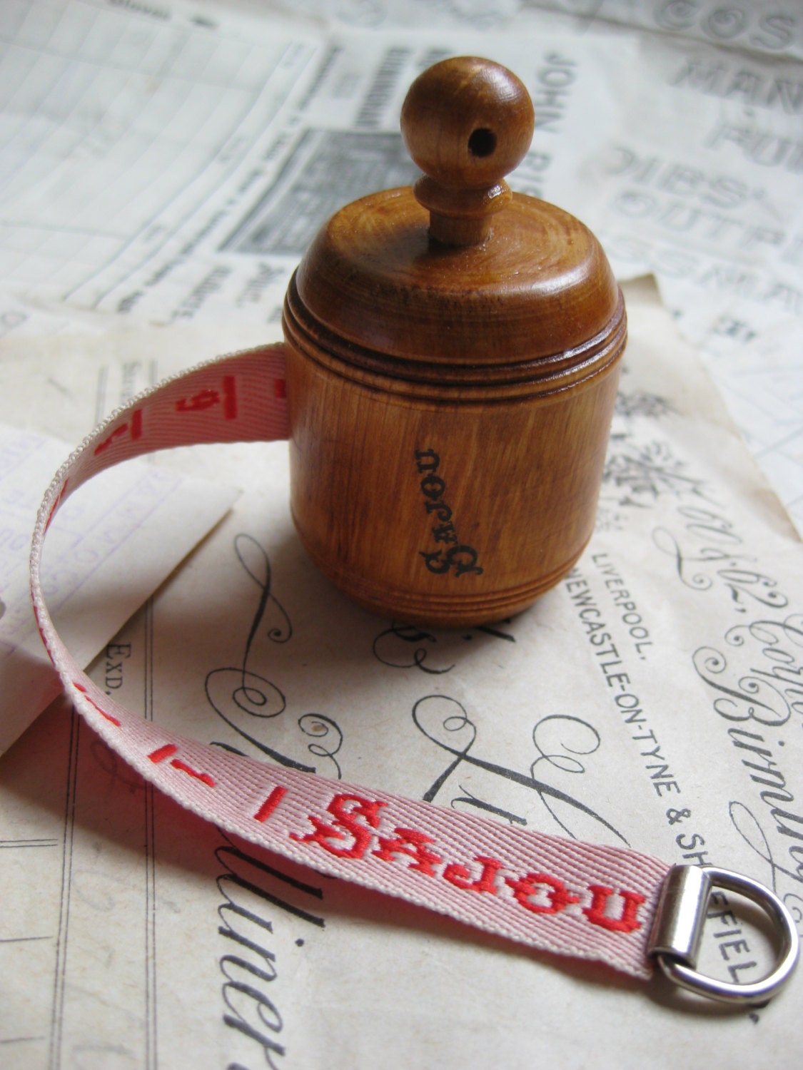 Sajou Hornbeam Wooden Tape Measure & Pin Cushion- Red