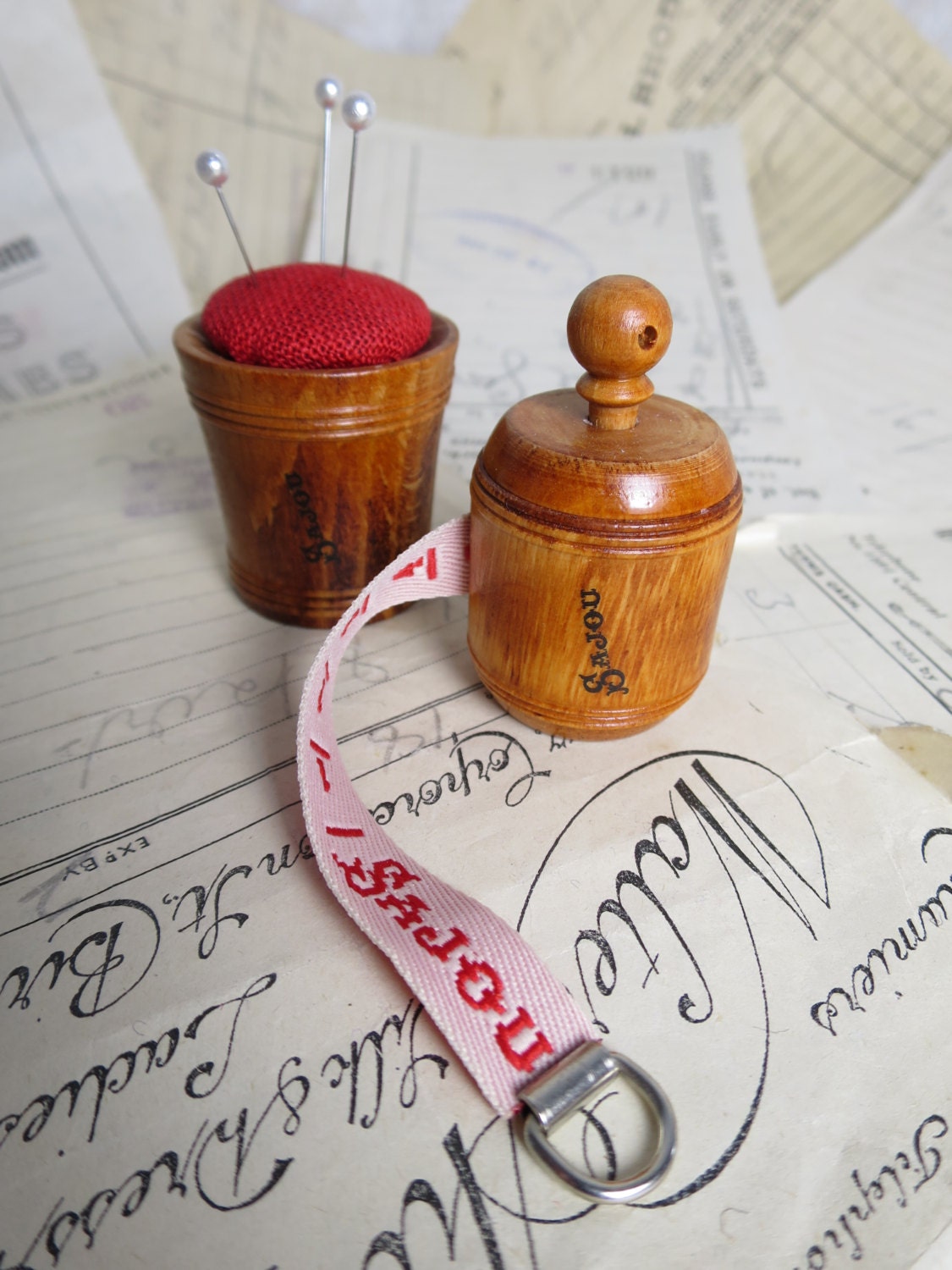 Sajou Hornbeam Wooden Tape Measure & Pin Cushion- Red